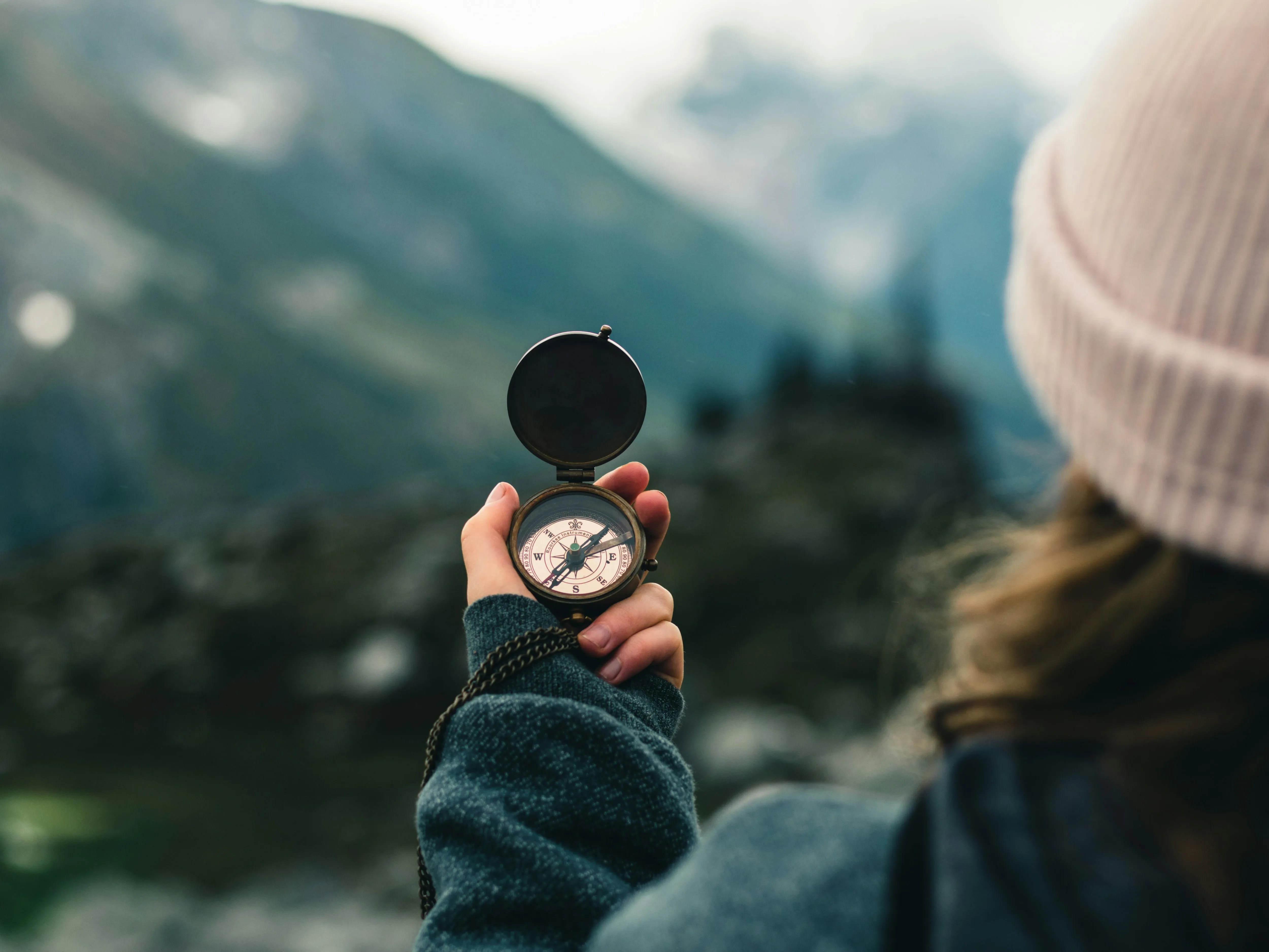 Clear course: light and horizon as metaphor for strategic direction in executive coaching